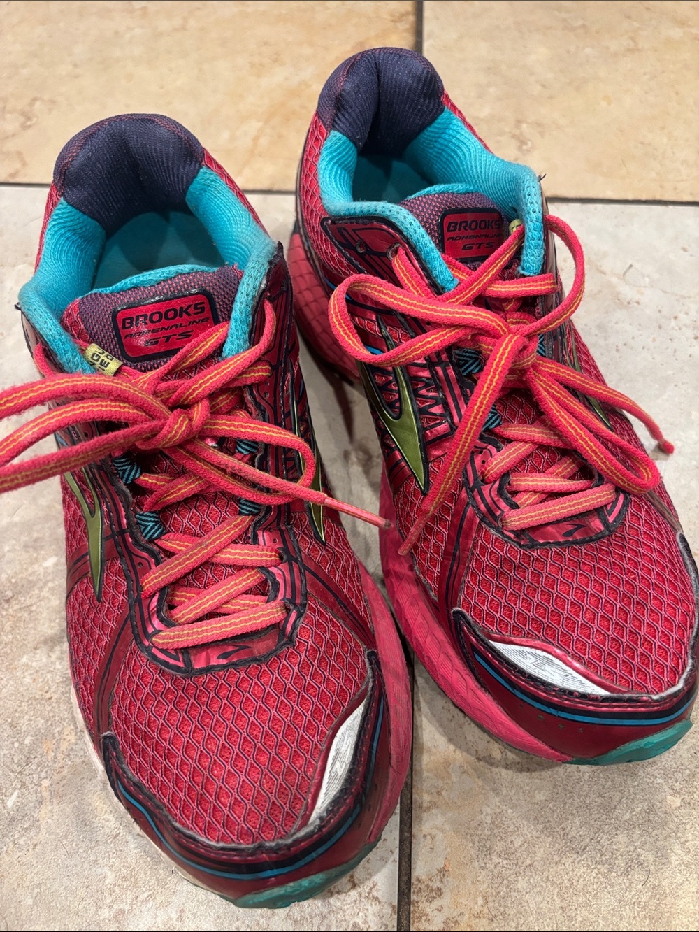 Brooks Women's GTS Red Running Shoes with Teal Lining and Pink Laces size 9